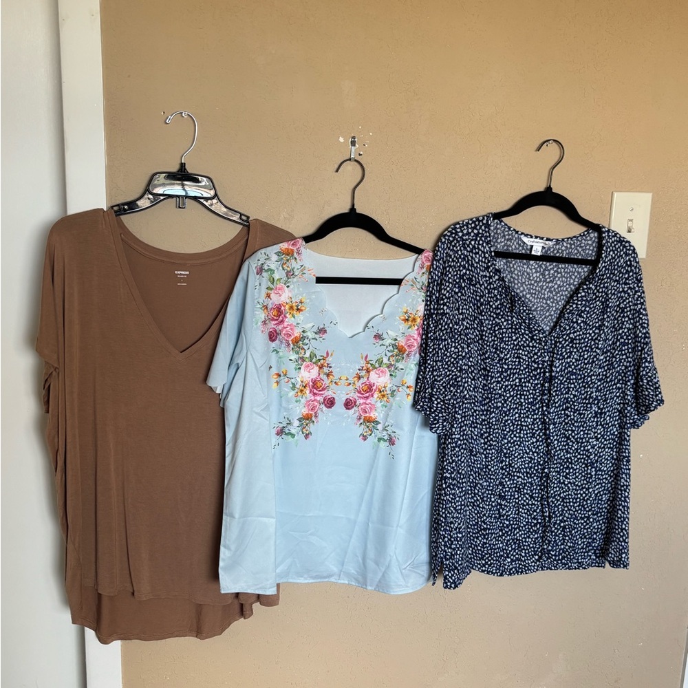 Set of 3 women’s fashion blouse tops flowers spots basic tee size L